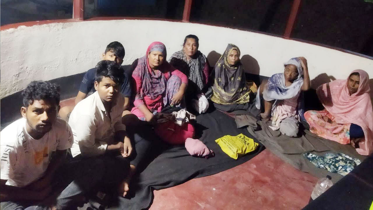 পীরগঞ্জ সীমান্তে ৮ জনকে পুশ ইন