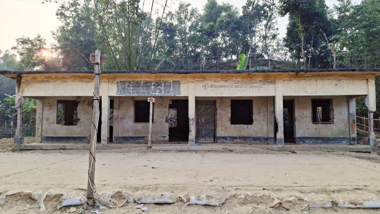 ২১ বছর ধরে বন্ধ পুঁটিবনিয়া বেসরকারি প্রাথমিক বিদ্যালয়