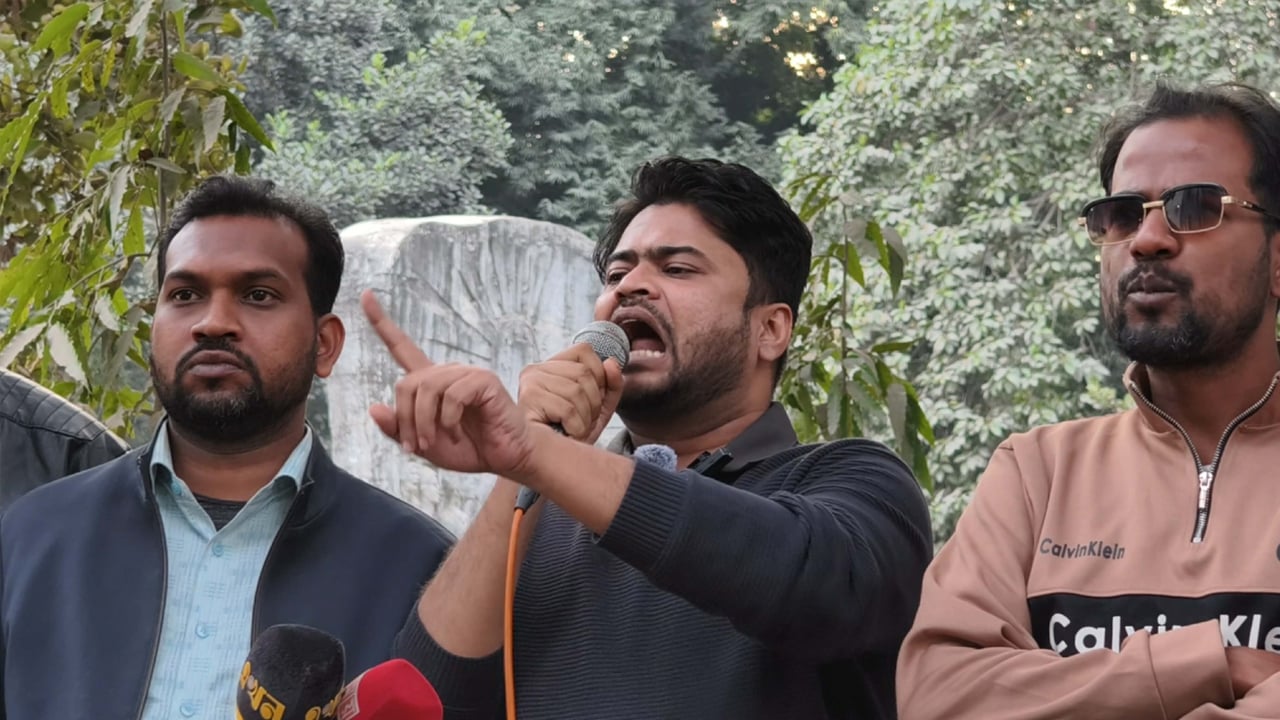 ডা. শফিকুর রহমানের বিতর্কিত পোস্টের প্রতিবাদে রাবিতে ছাত্রদলের বিক্ষোভ