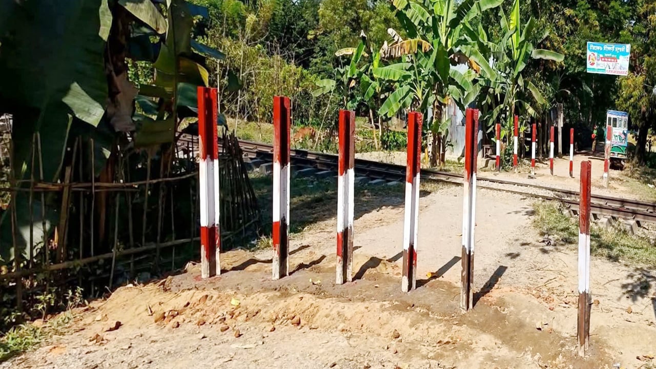 ট্রেন দুর্ঘটনা এড়াতে অরক্ষিত ২০ লেভেলক্রসিং বন্ধ