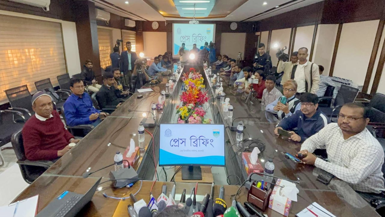 অপারেশন ফার্স্ট লাইটে নাটোর ও পাবনায় গ্রেপ্তার ৭২