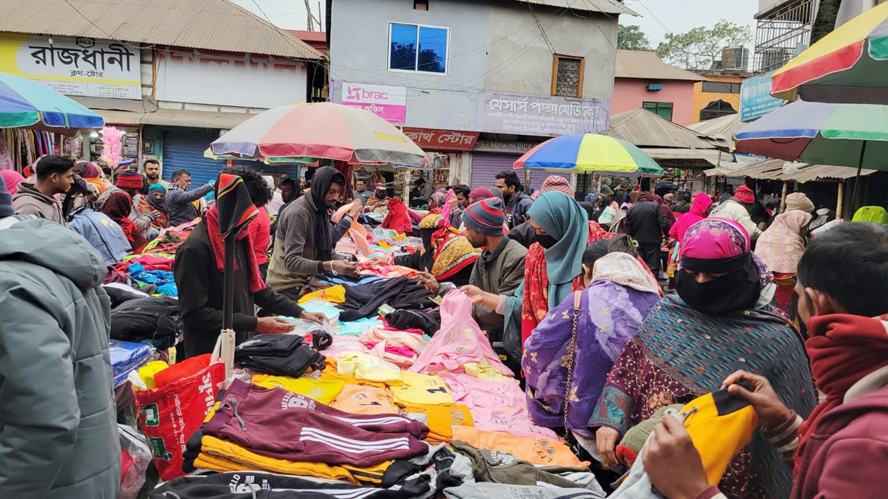 শৈত্যপ্রবাহে স্থবির জনজীবন, দুর্ভোগে শ্রমজীবী মানুষ