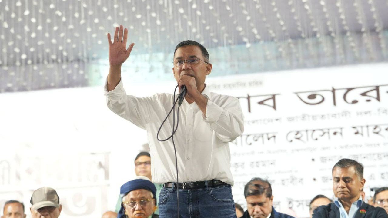 ব্রাহ্মণবাড়িয়ায় খেজুর গাছ ও মাথাল প্রতীকে ভোট চাইলেন তারেক রহমান