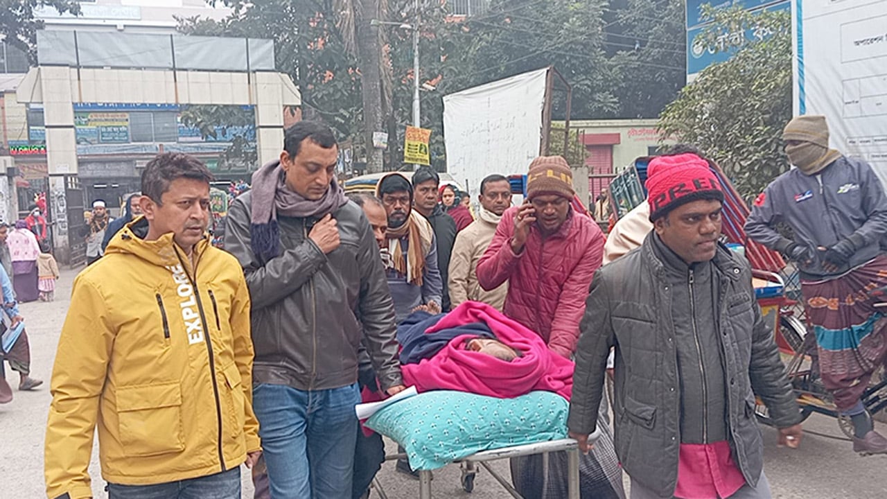 জুলাই আন্দোলনে গুলিবিদ্ধ এনাম সিদ্দিকীকে ছুরিকাঘাত