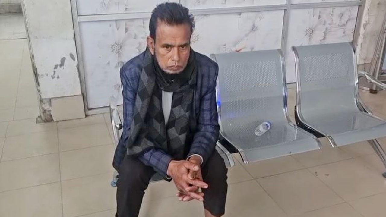 চেকপোস্টে বিপুল বৈদেশিক মুদ্রাসহ যাত্রী আটক