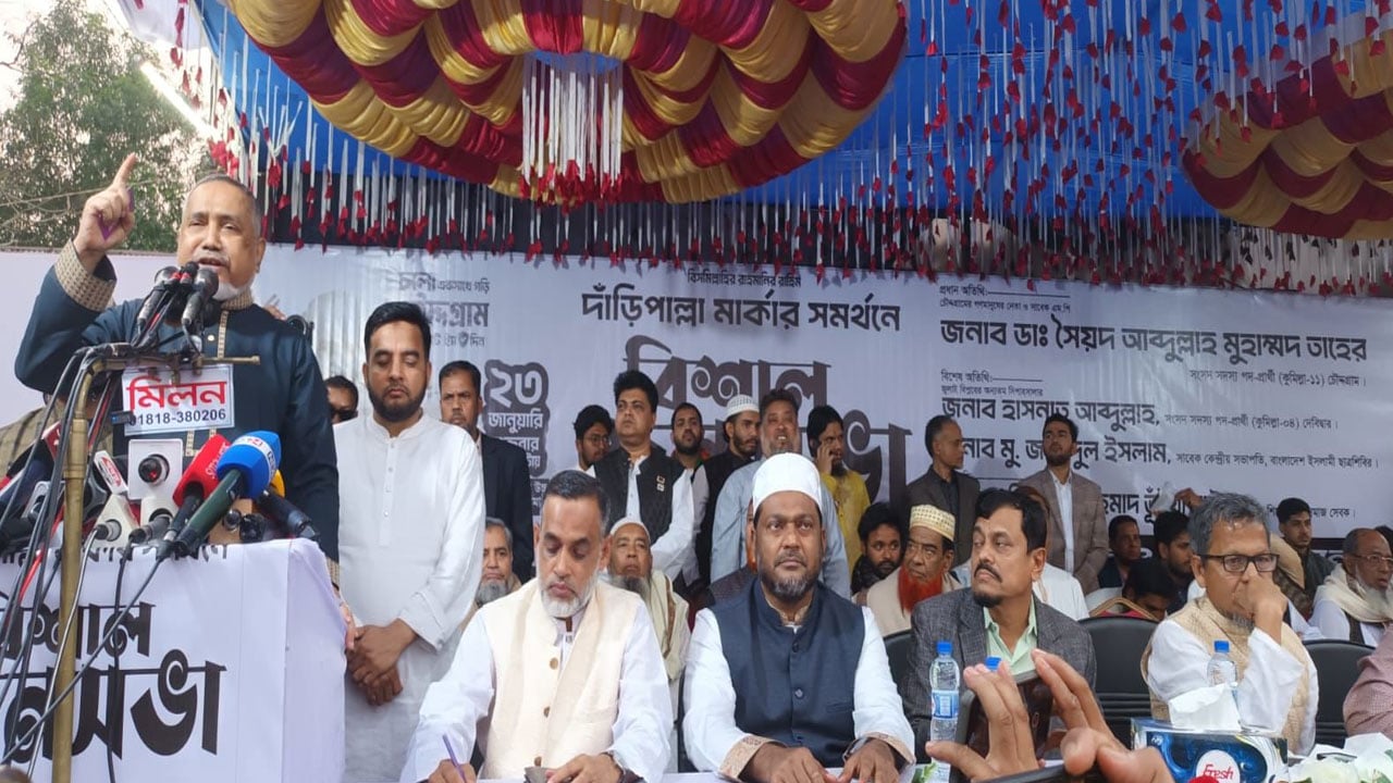 একটি দল ক্ষমতার জন্য দেশকে ভারতের কাছে বিক্রি করে দিতে চায়