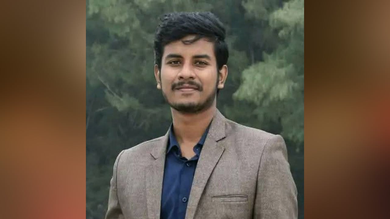 মির্জাপুরে দুই বাসের চাপায় প্রাণ গেল তরুণের