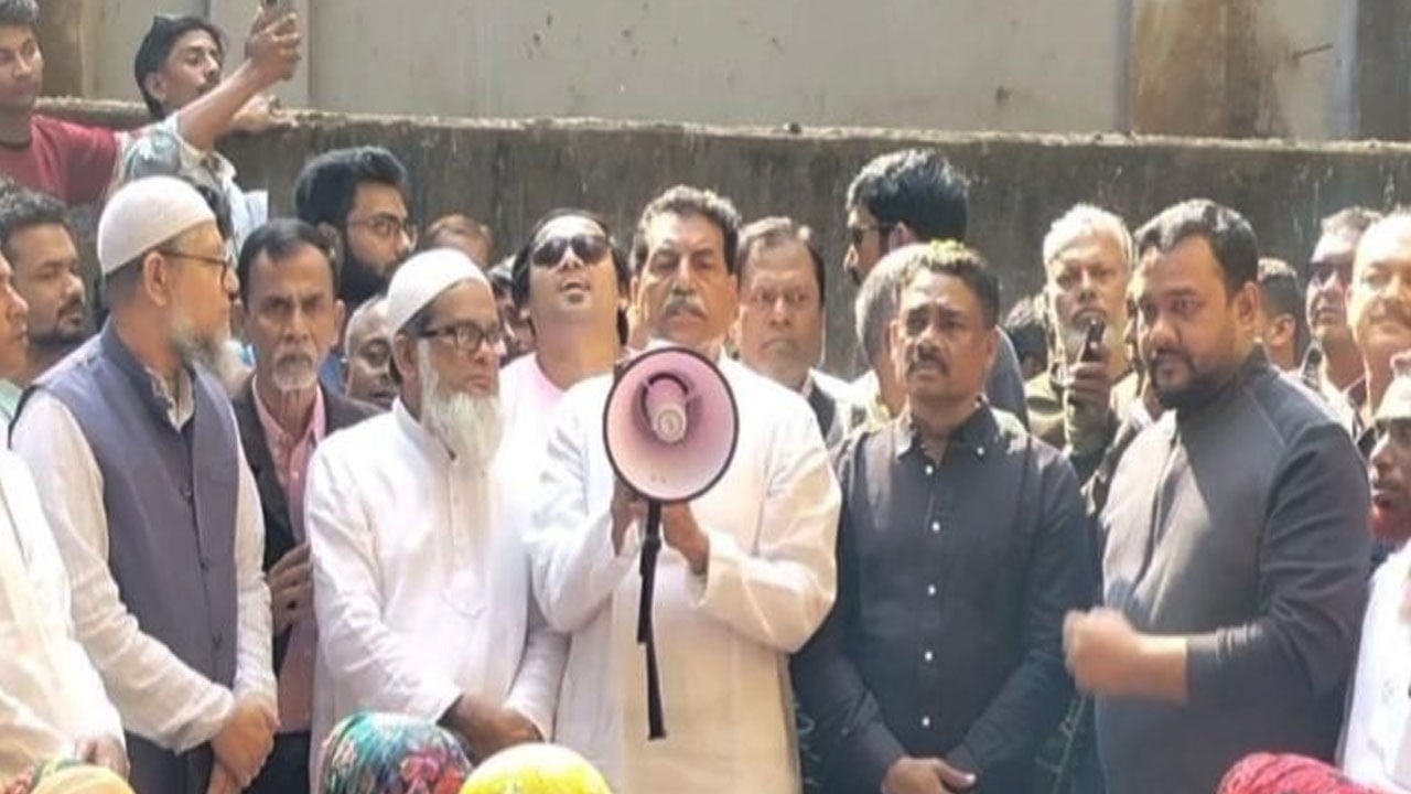 গণসংযোগে বিএনপির প্রার্থী খায়রুল কবির খোকন