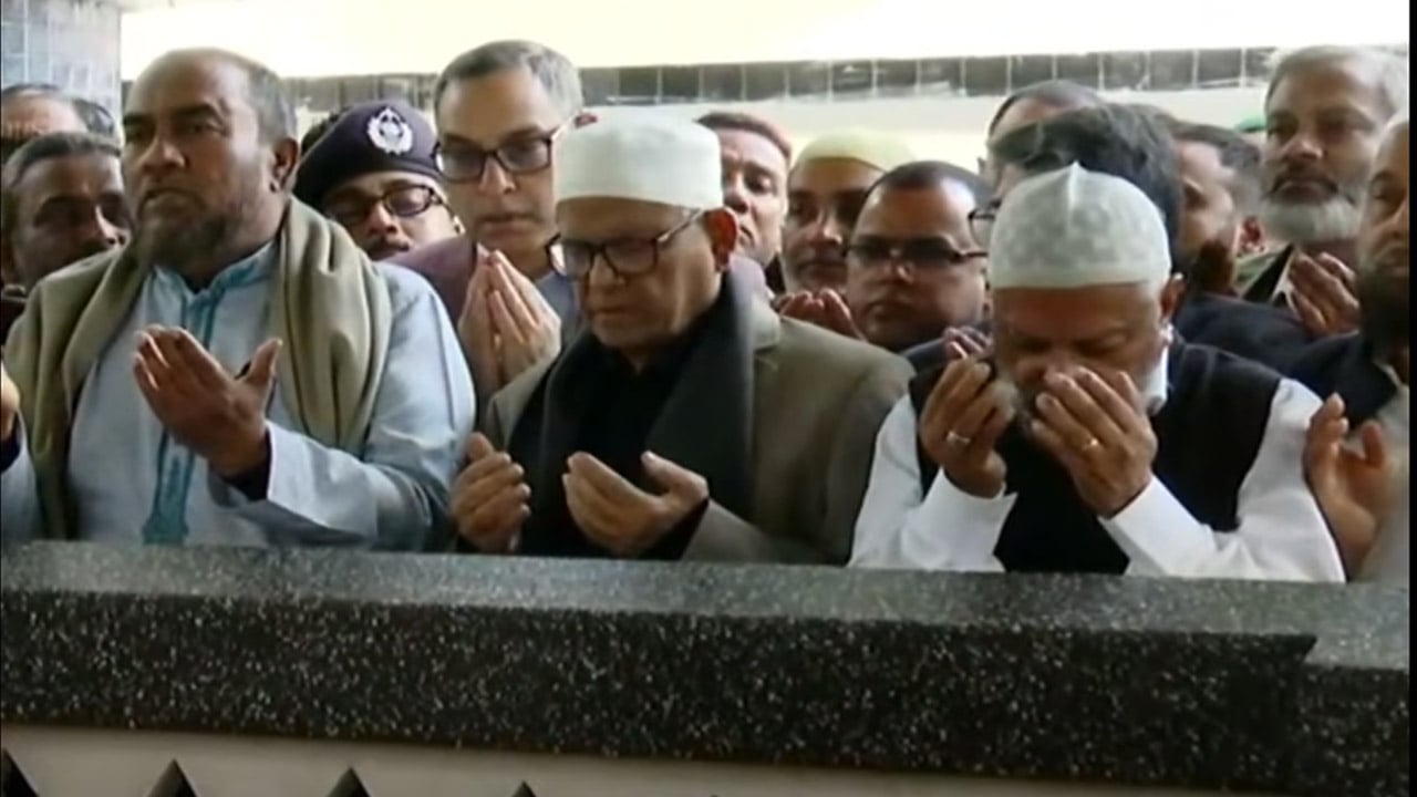 শাহজালাল (রহ.)-এর মাজার জিয়ারত করলেন মির্জা ফখরুল