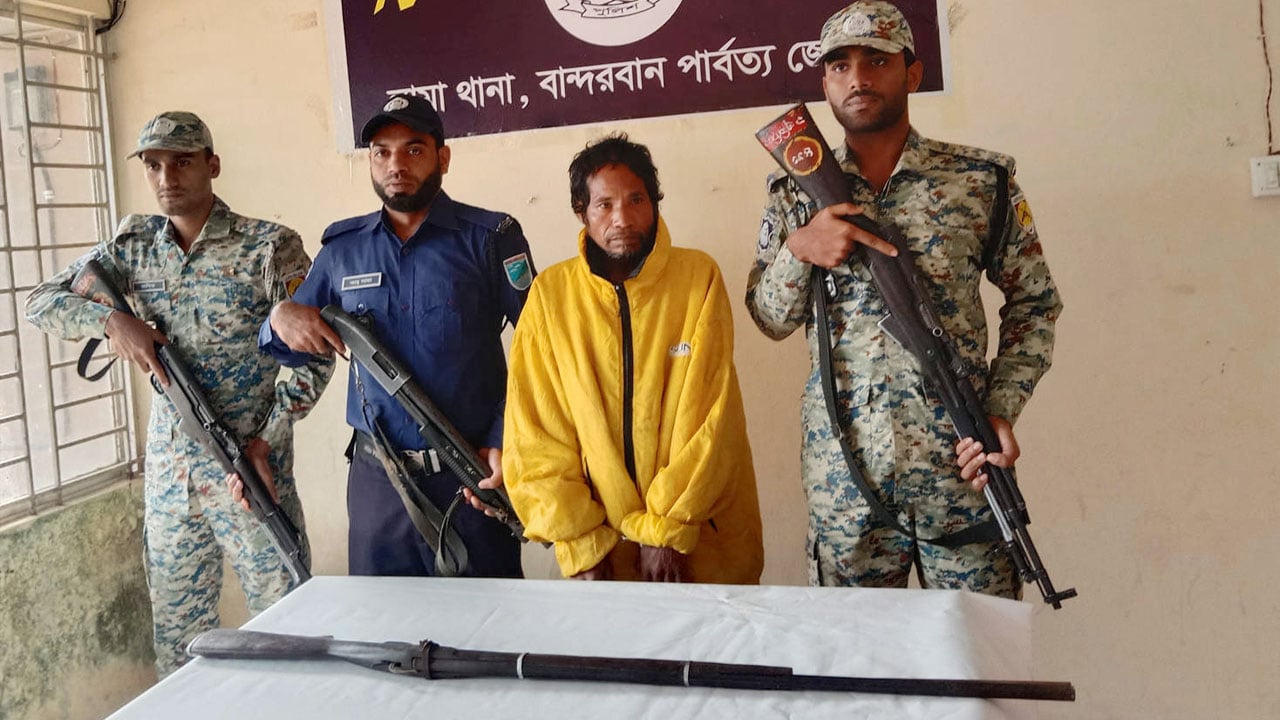 সাজাপ্রাপ্ত পলাতক আসামি বন্দুকসহ গ্রেপ্তার