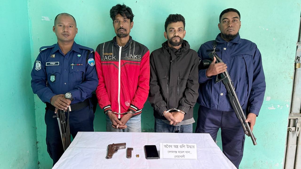 আবাসিক হোটেল থেকে বিদেশি পিস্তল-গুলিসহ গ্রেপ্তার ২