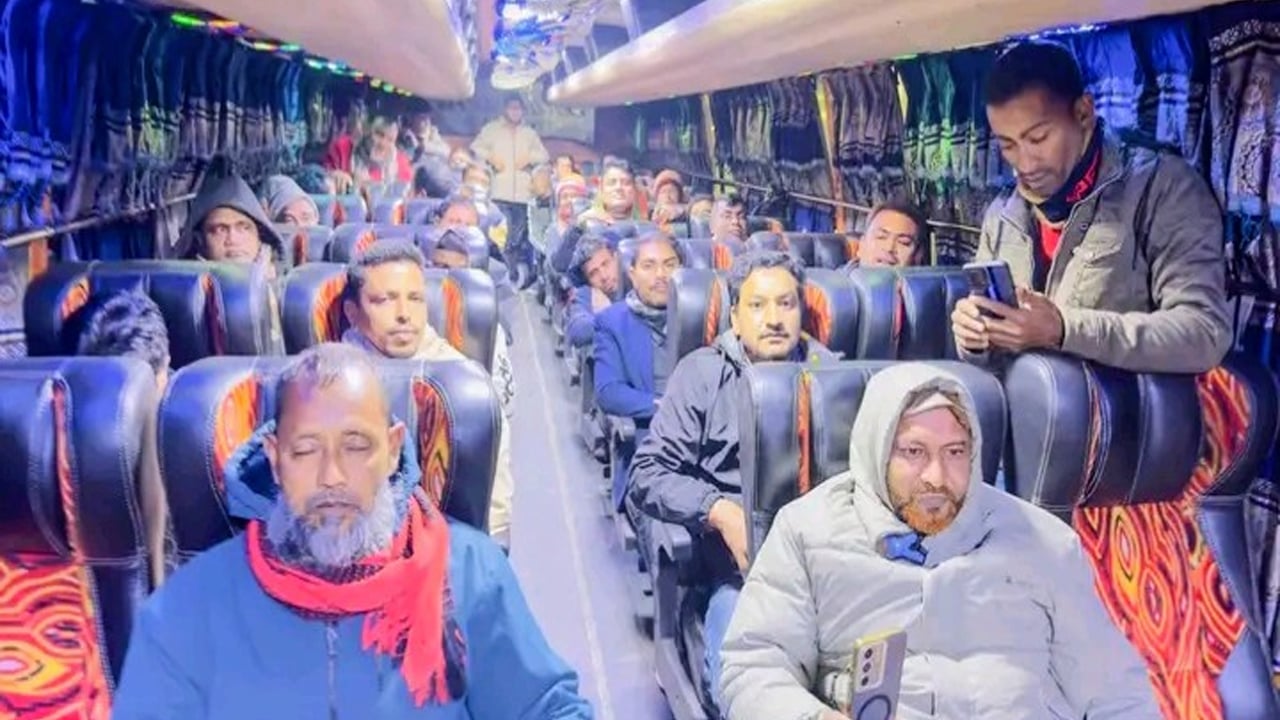 তারেক রহমানকে সংবর্ধনা দিতে ঢাকার পথে হাজারো নেতাকর্মী