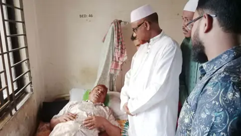 সন্ত্রাসী হামলায় আহত সাংবাদিক দুলালের পাশে জামায়াত এমপি সিরাজী