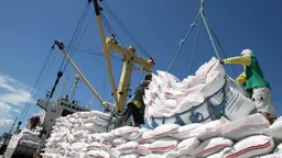ভারত থেকে আসা ৯,৫০০ টন চাল বিতরণ স্থগিত