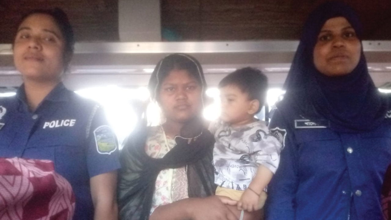 অবৈধভাবে ভারতে যাওয়ার চেষ্টায় আটক রোহিঙ্গা নারী ও শিশু