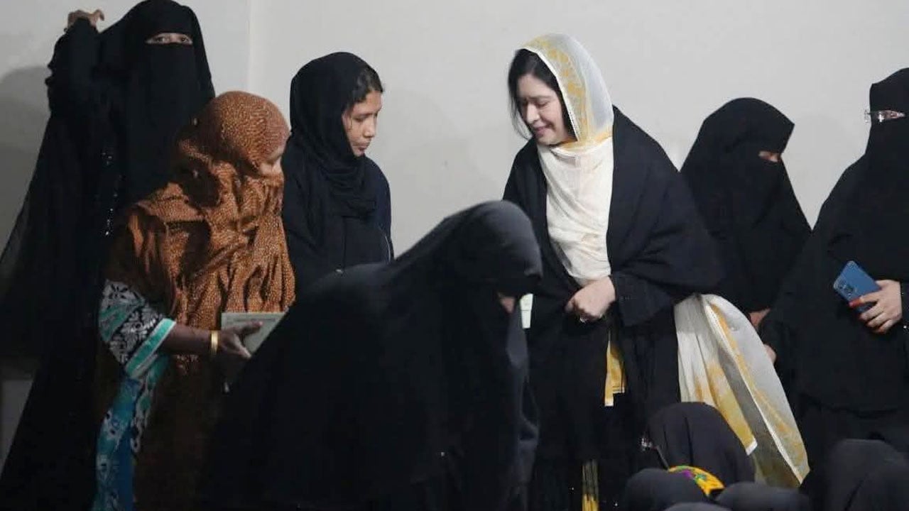 এতিম শিক্ষার্থীদের সঙ্গে ইফতার করলেন জুবাইদা ও জাইমা রহমান