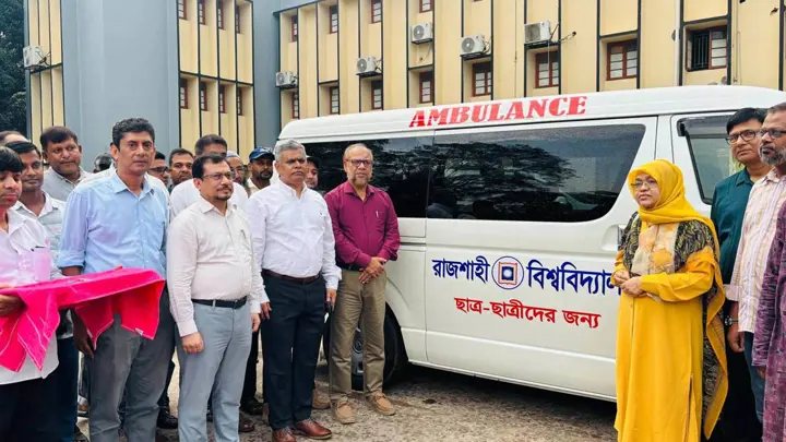 শিক্ষার্থীদের চিকিৎসা সেবায় রাবি প্রশাসনের ২ অ্যাম্বুলেন্স