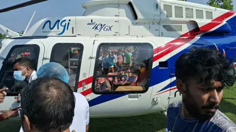 সড়ক দুর্ঘটনায় আহত শিক্ষার্থীকে এয়ার অ্যাম্বুলেন্সে ঢাকায় পাঠাল রাবি প্রশাসন