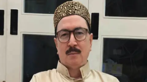 নারায়ণগঞ্জে মেয়েসহ ছিনতাইয়ের কবলে সিনিয়র সাংবাদিক
