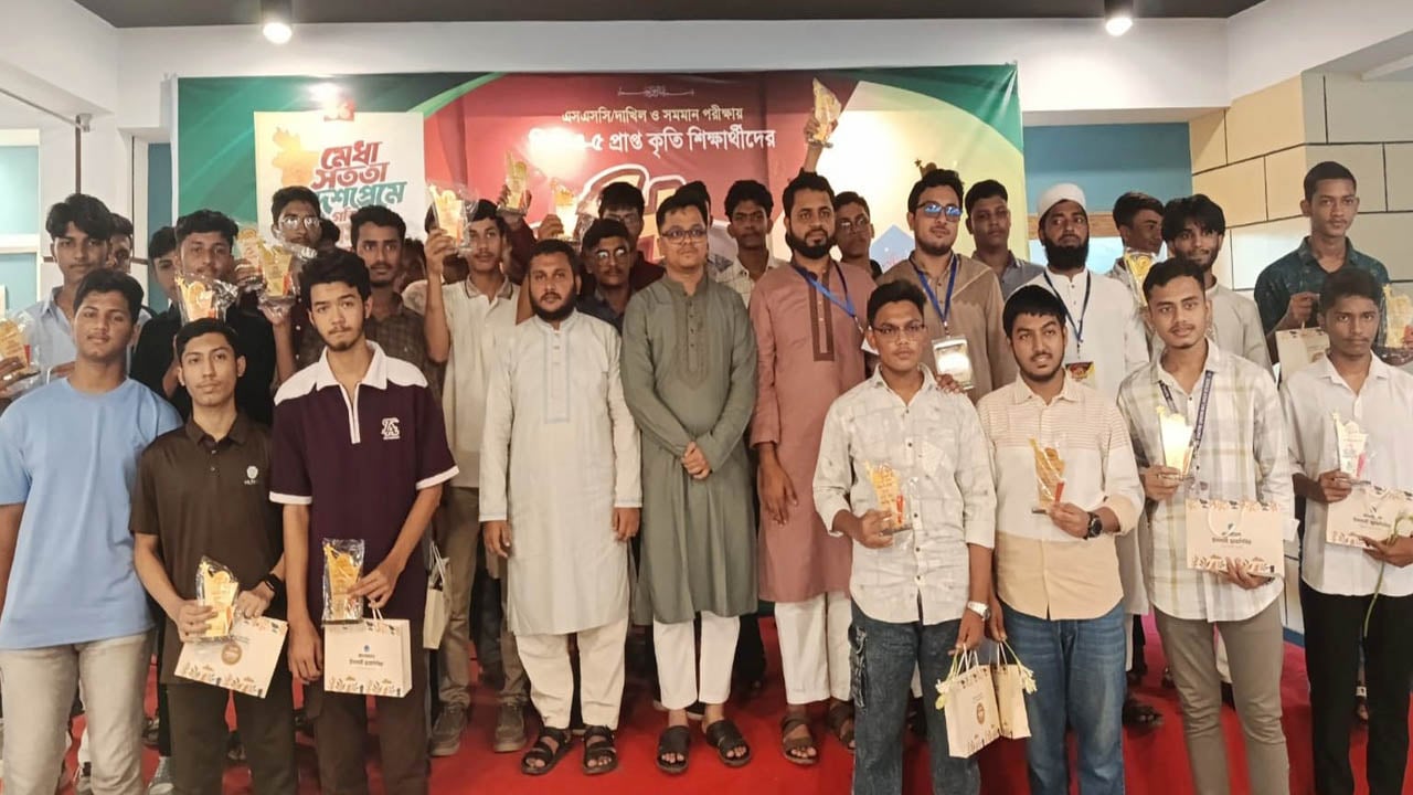 জিপিএ-৫ জীবনের চূড়ান্ত অর্জন নয়, সামনে আরও কঠিন পথ অপেক্ষা করছে: ডাকসু জিএস
