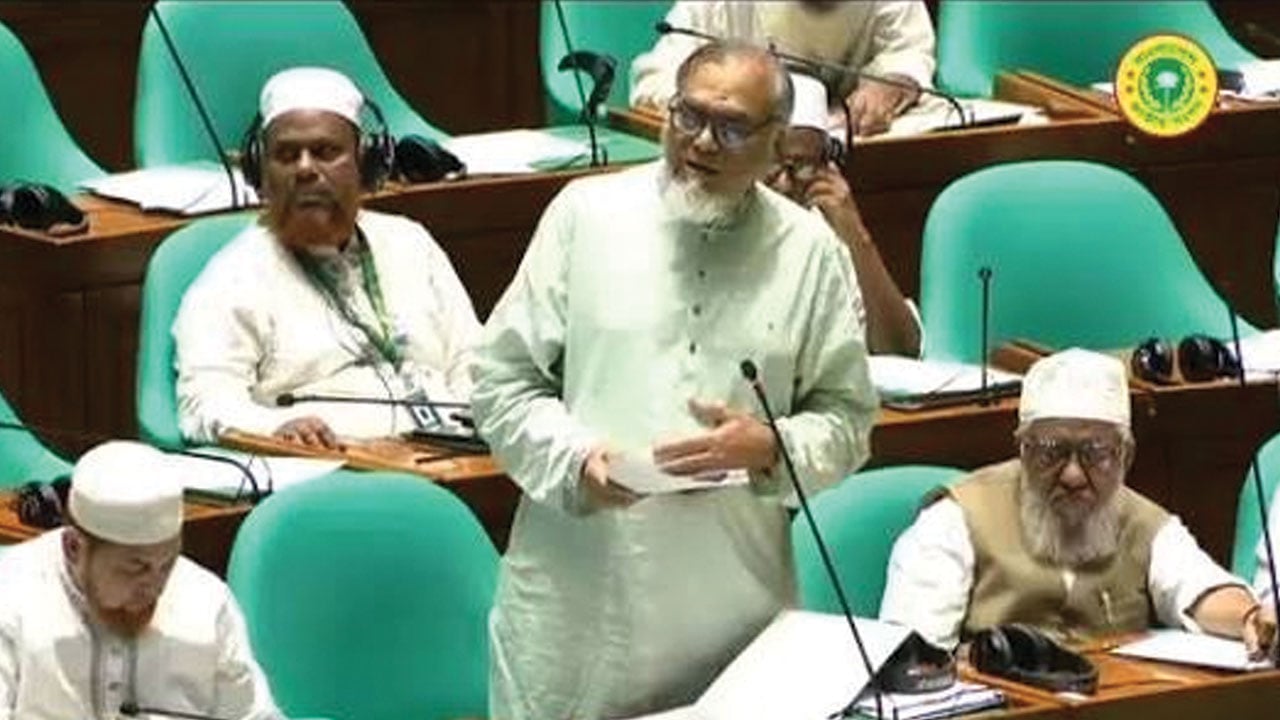কিশোর গ্যাং দমনে খেলাধুলার বিকল্প নেই 