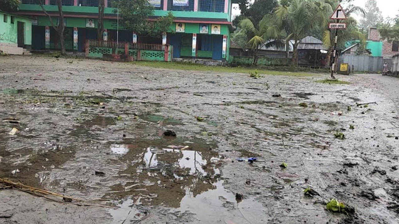কমতে শুরু করেছে তিস্তার পানি, দুর্ভোগে এখনো বানভাসিরা
