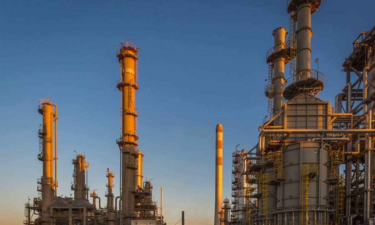 সৌদি আরবের সামরেফ তেল শোধনাগারে ড্রোন বিধ্বস্ত