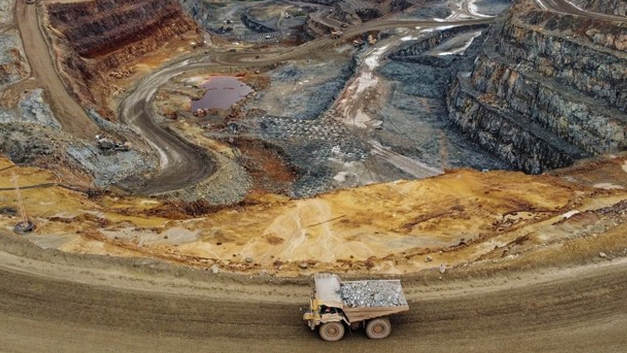 ২.৫ ট্রিলিয়ন ডলারের খনিজ সম্পদ, বিরল মাটির দৌড়ে সৌদি আরব