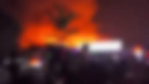 আশুলিয়ায় ৫ ঝুটের গুদাম ও বাড়িতে আগুন, নিয়ন্ত্রণে ৪ ইউনিট