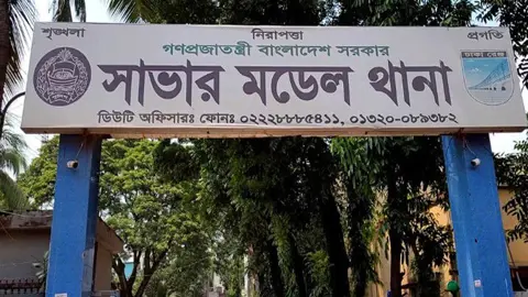 নৈশপ্রহরীকে বেঁধে ৭ অটোরিকশা ও মোটরসাইকেল ডাকাতি
