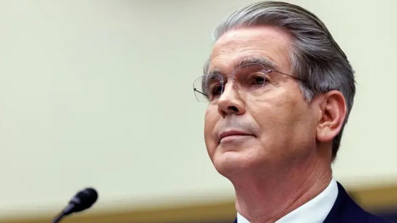 ইরানকে চাপে রাখতে নতুন নিষেধাজ্ঞা জারি যুক্তরাষ্ট্রের