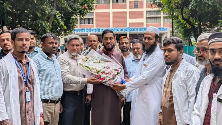 ঢাকার বোঝা বর্জ্যই এখন শিক্ষা উপকরণ : সেলিম উদ্দিন