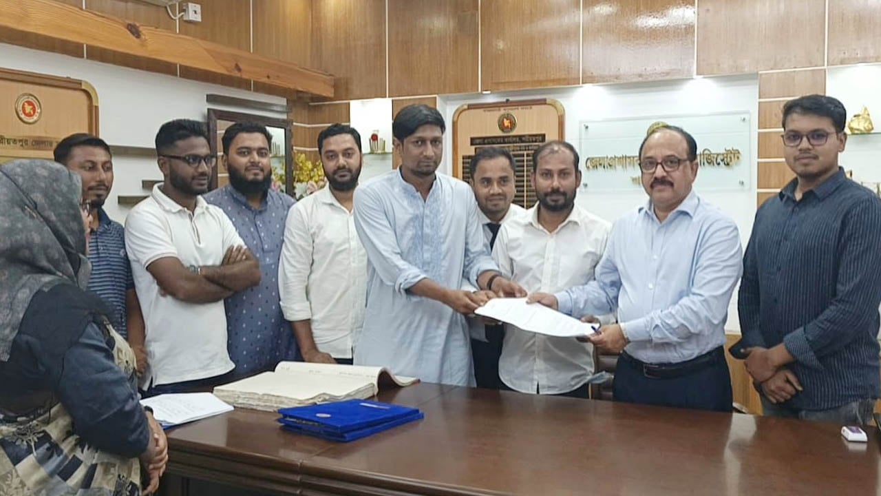 শরীয়তপুরকে ঢাকায় রাখতে ‘জাগো শরীয়তপুর’ এর স্মারকলিপি
