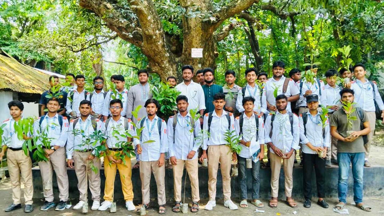 সৈয়দপুর সরকারি কলেজ মাঠে ছাত্রশিবিরের বৃক্ষরোপণ কর্মসূচি