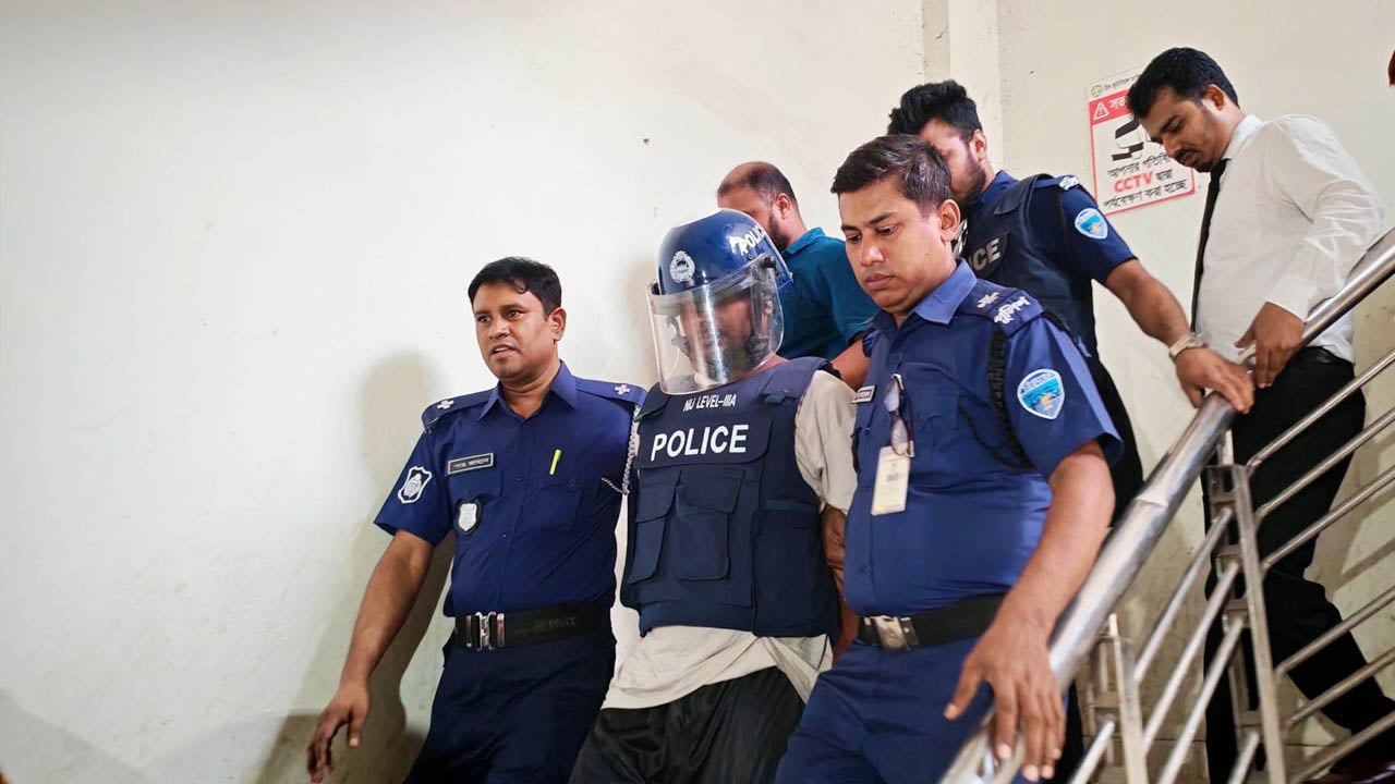 দুই ঘণ্টার নাটকীয়তার পর আদালতে শিবির নেতা জিসান, জামিন নামঞ্জুর