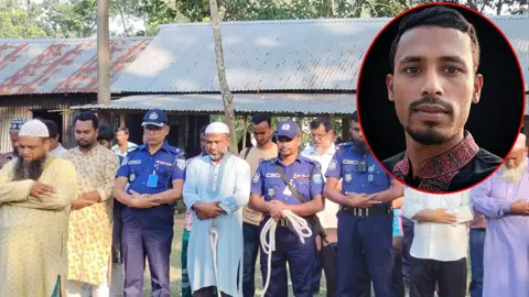 শিবির নেতা হত্যা মামলার আসামি প্যারোলে মুক্তি পেয়ে বাবার জানাজায়