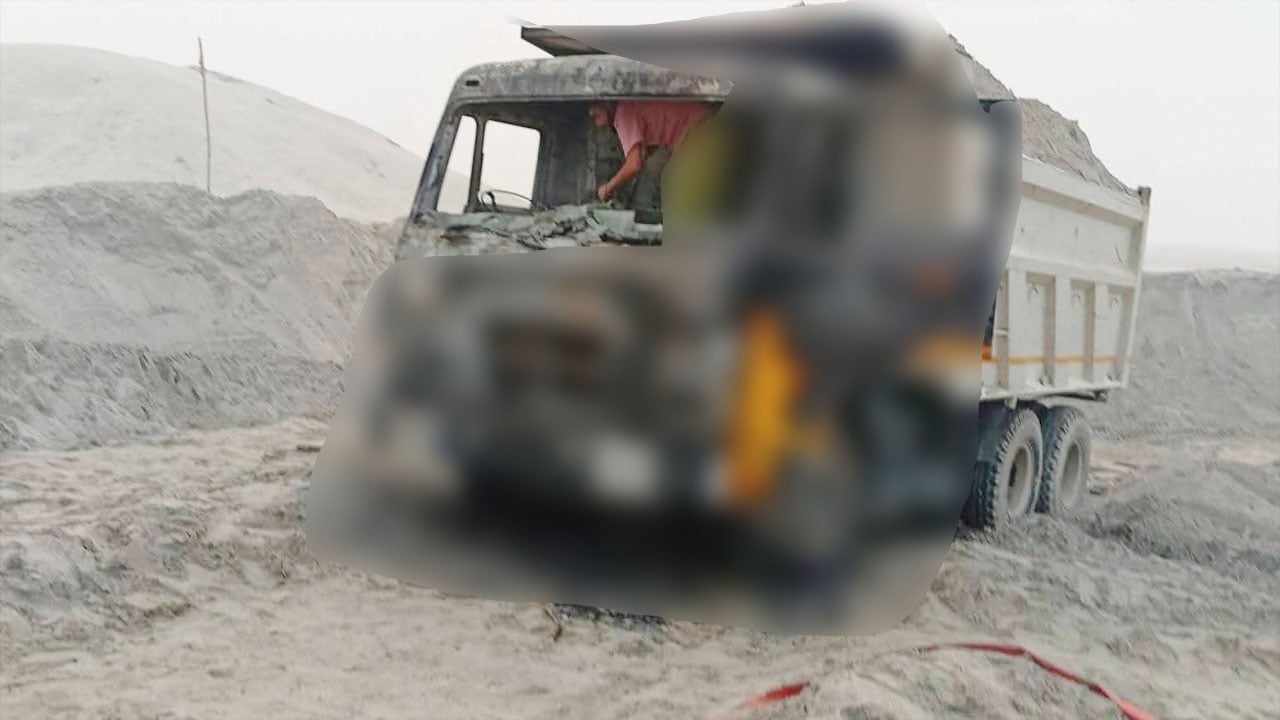 পদ্মা নদীতে অবৈধভাবে বালু তোলা নিয়ে গোলাগুলি