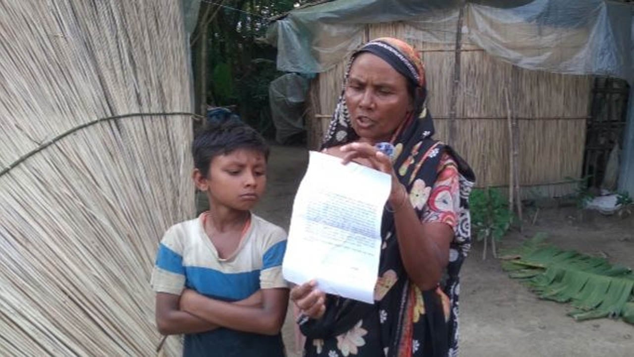 বাড়ি থেকে বের করে দিলেন ছেলে, নিরাপত্তাহীনতায় মা