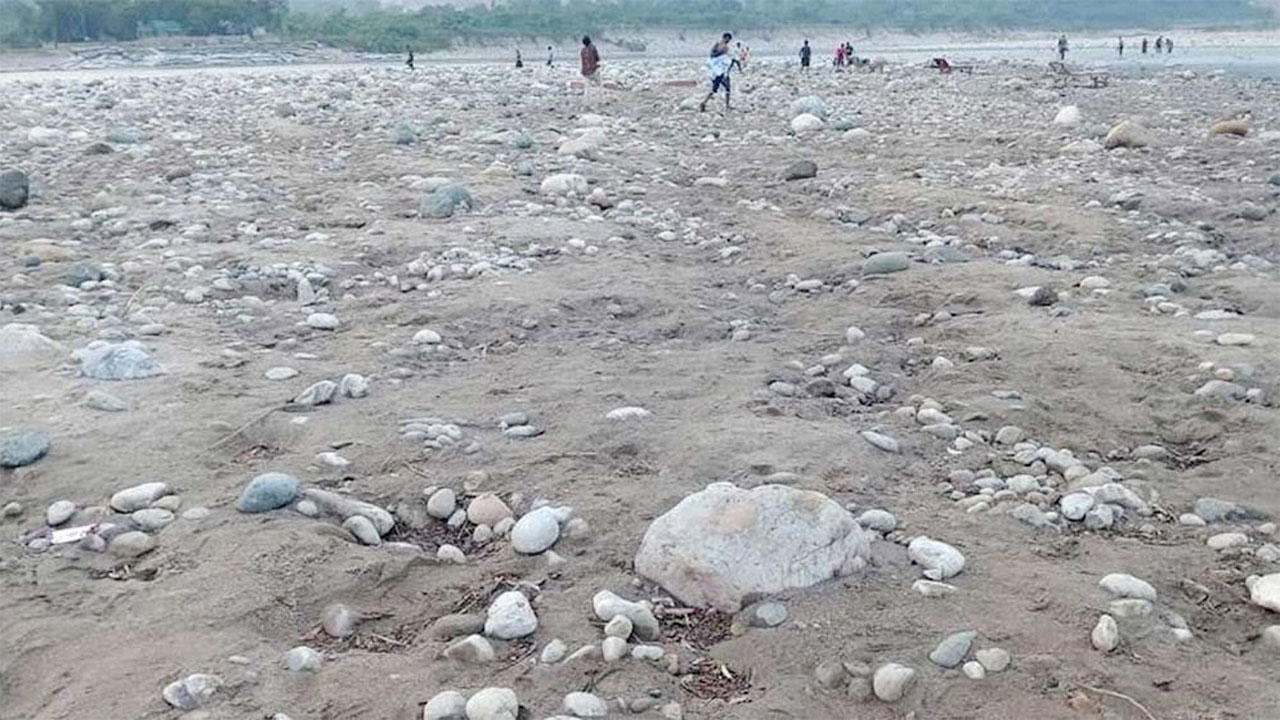 সিলেটে শতকোটি টাকার সাদা পাথর লুট