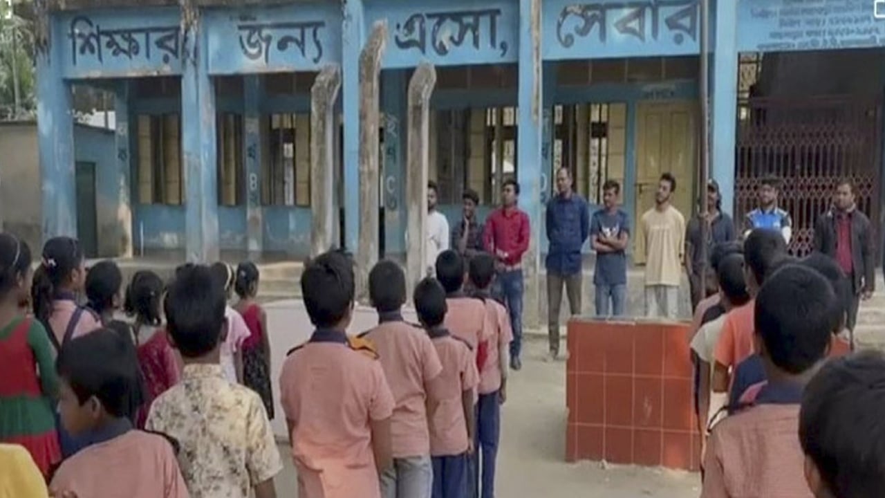 বিদ্যালয়ে শিশুদের দিয়ে নির্বাচনি স্লোগান, দুই ছাত্রদল নেতাকে আদালতে তলব
