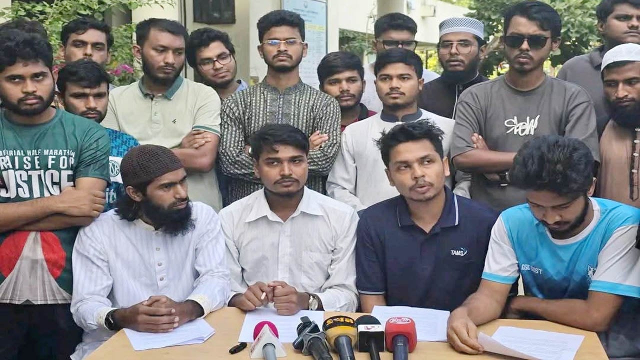 শাকসু নির্বাচনের দাবিতে অবস্থান কর্মসূচি ঘোষণা শিক্ষার্থীদের