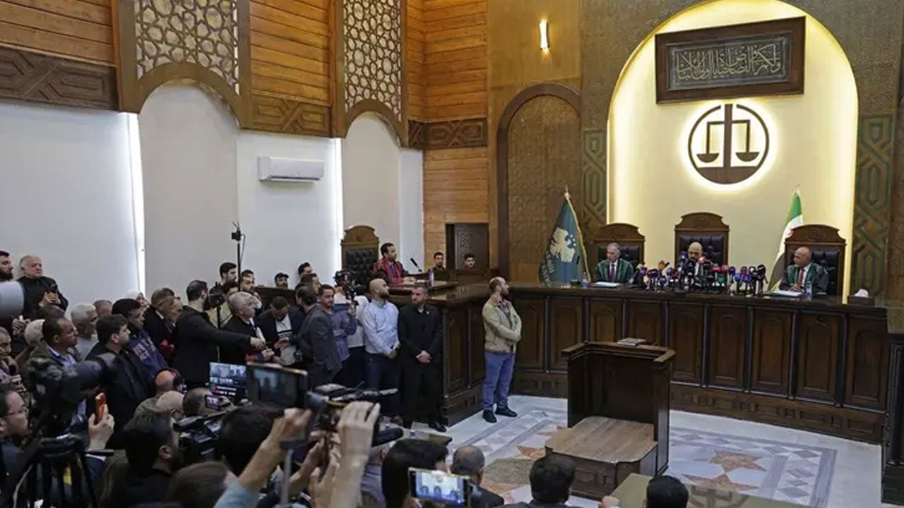 সিরিয়ায় আসাদ আমলের কর্মকর্তাদের বিরুদ্ধে প্রকাশ্য বিচার শুরু