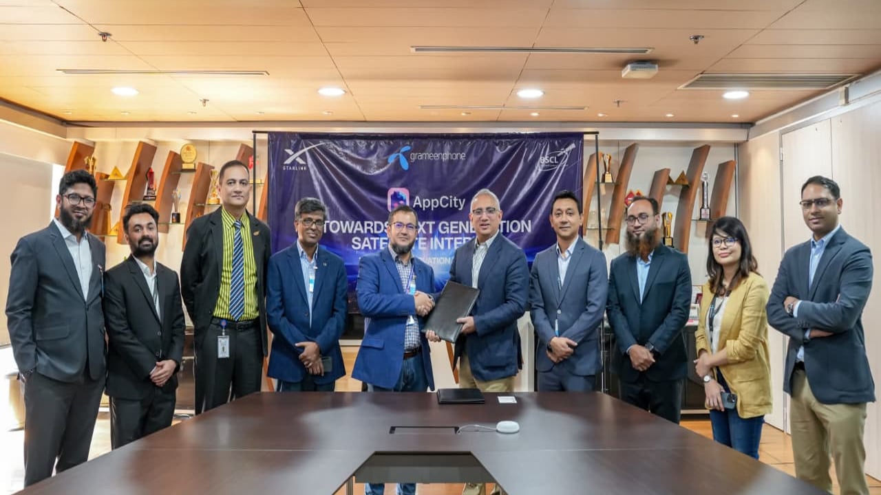 স্টারলিংকের স্যাটেলাইট ইন্টারনেট আনতে গ্রামীণফোন ও বিএসসিএলের চুক্তি