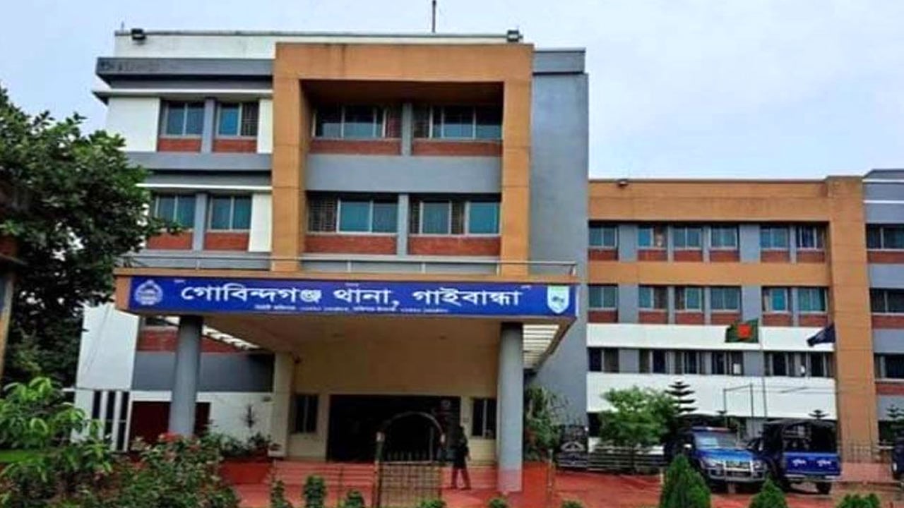 গৃহকর্তাকে বেঁধে রেখে টাকা ও স্বর্ণালংকার লুট