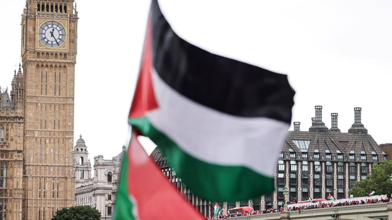 ইসরাইলের নিষেধাজ্ঞার প্রস্তাবে যুক্তরাজ্যে ৭৫ এমপির স্বাক্ষর