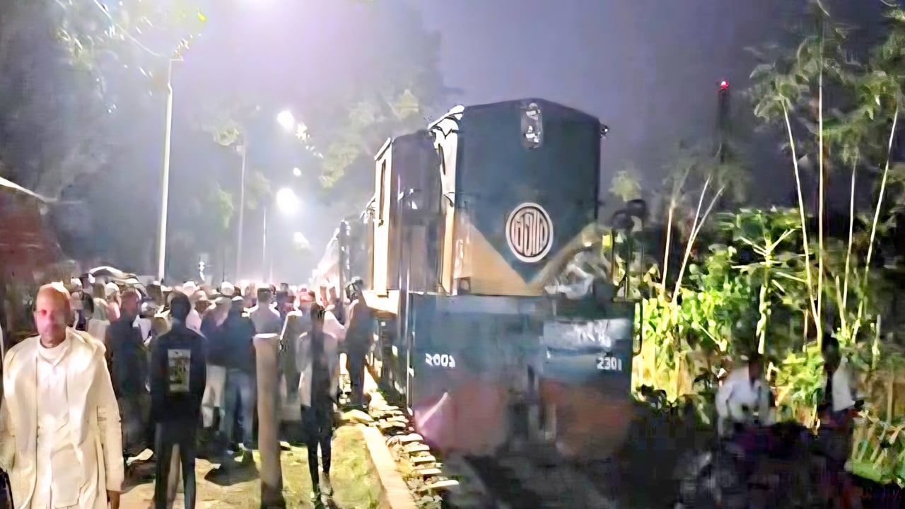 শ্রীপুরে ট্রেনের ইঞ্জিন বিকল, ঢাকা-ময়মনসিংহ রুটে ট্রেন চলাচল বন্ধ