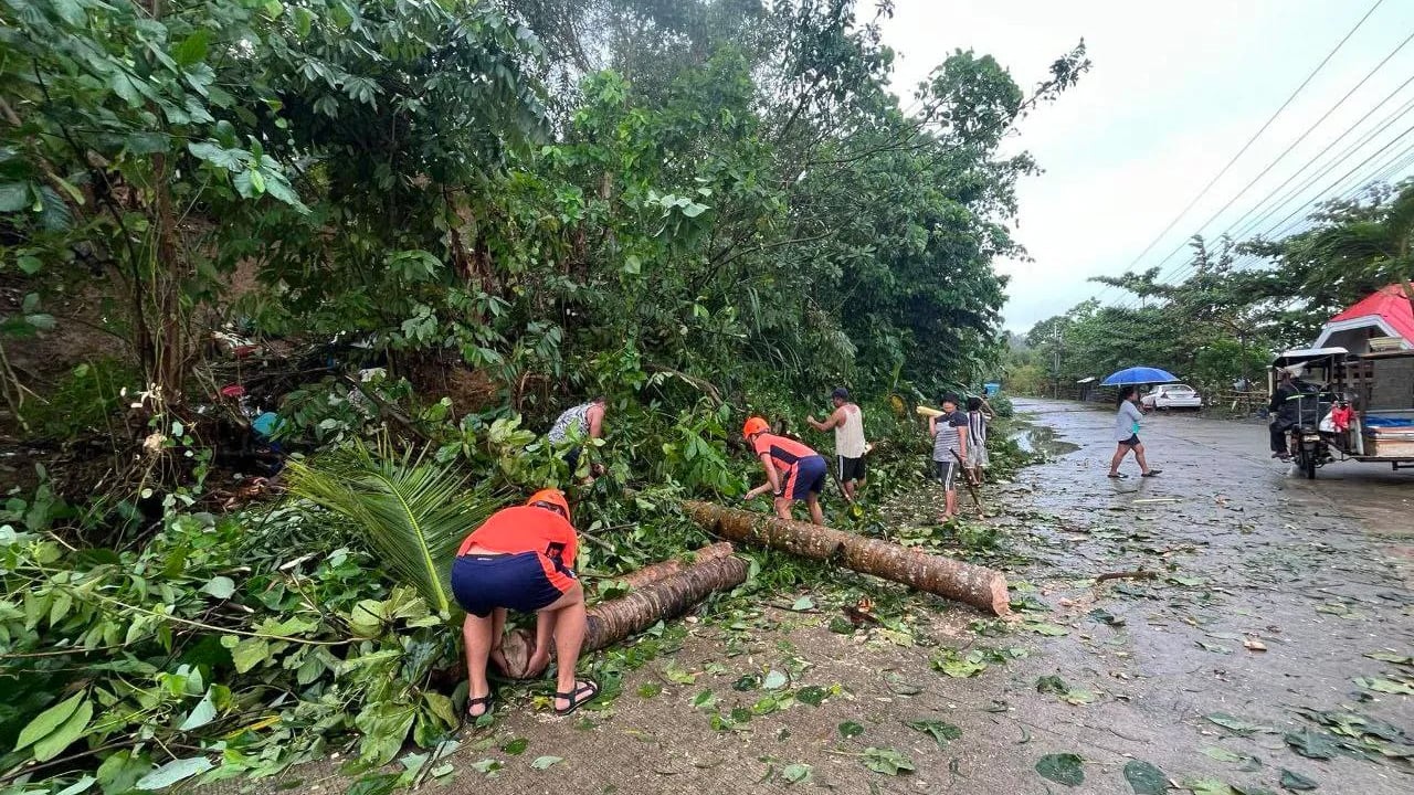 ফিলিপাইনে ঘূর্ণিঝড়ে নিহত ৮, বাস্তুচ্যুত ৬৪ হাজারের বেশি