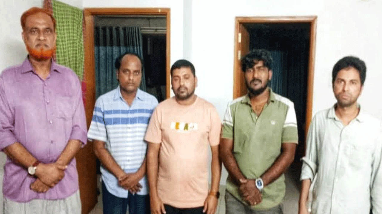 ধামরাইয়ের সাবেক উপজেলা চেয়ারম্যানসহ আটক ৫