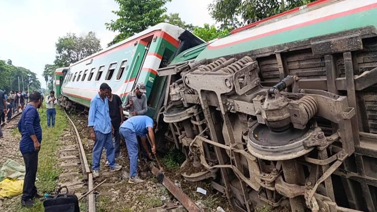 দুই কর্মকর্তা সাময়িক বরখাস্ত, দুটি তদন্ত কমিটি