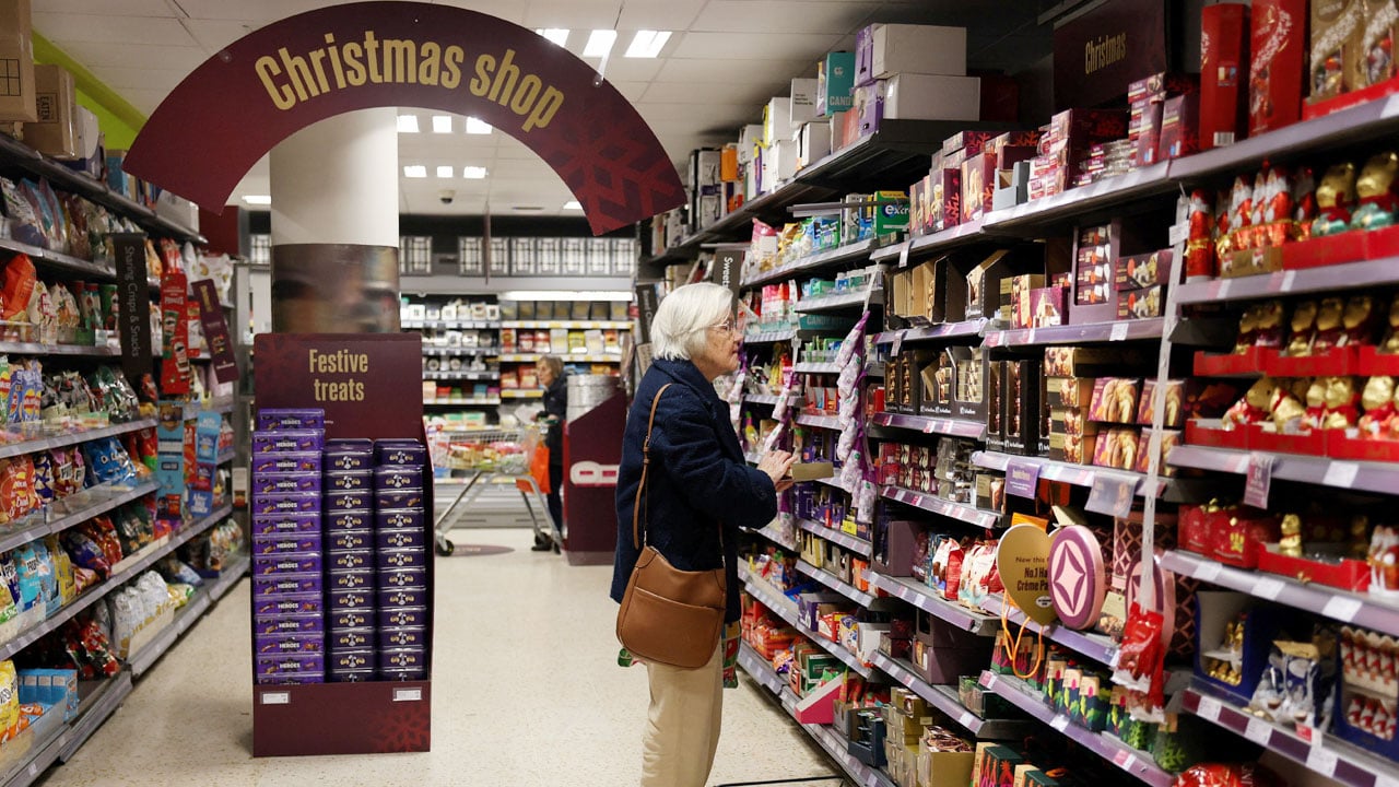 ৪০ বছরের মধ্যে সর্বনিম্নে যুক্তরাজ্যের খুচরা বিক্রি